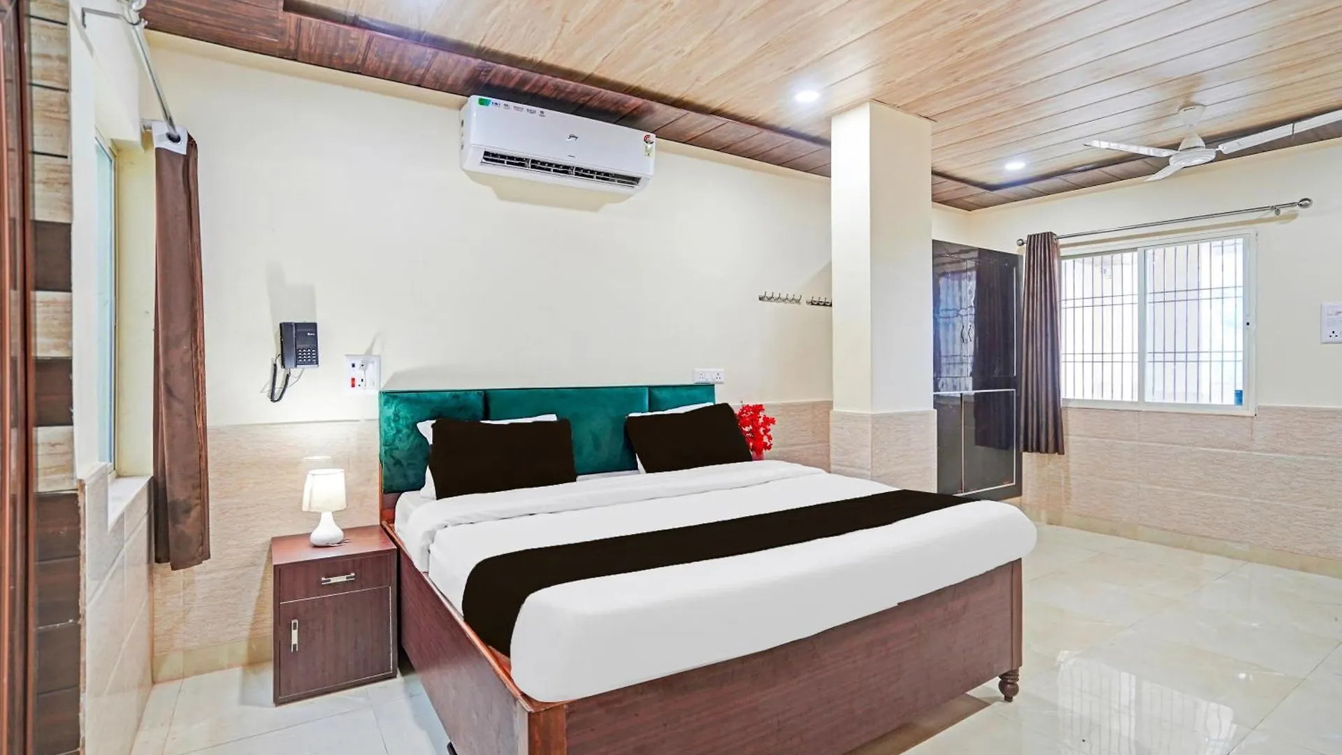 ****  Super Hotel O Varanasi Banaras Junction Formerly Girija Palace India