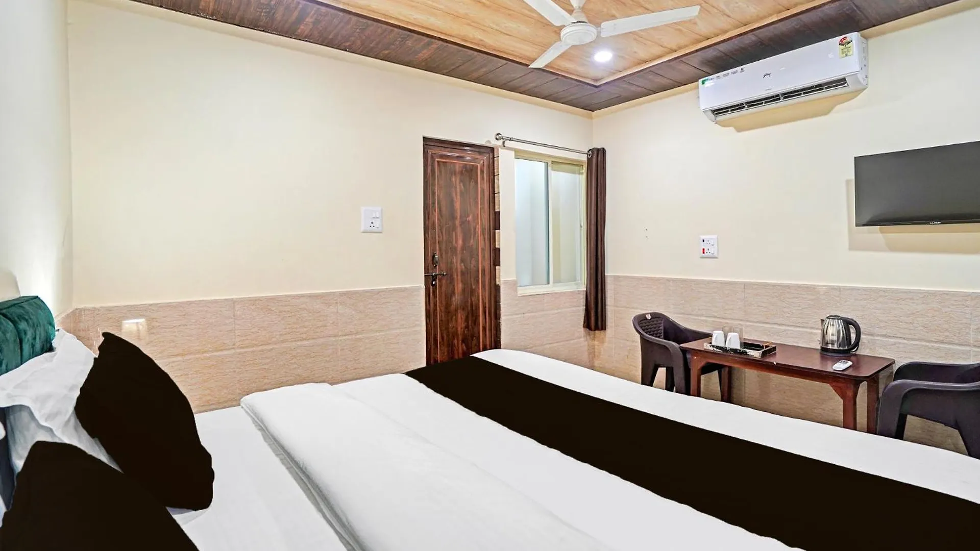 Super Hotel O Varanasi Banaras Junction Formerly Girija Palace