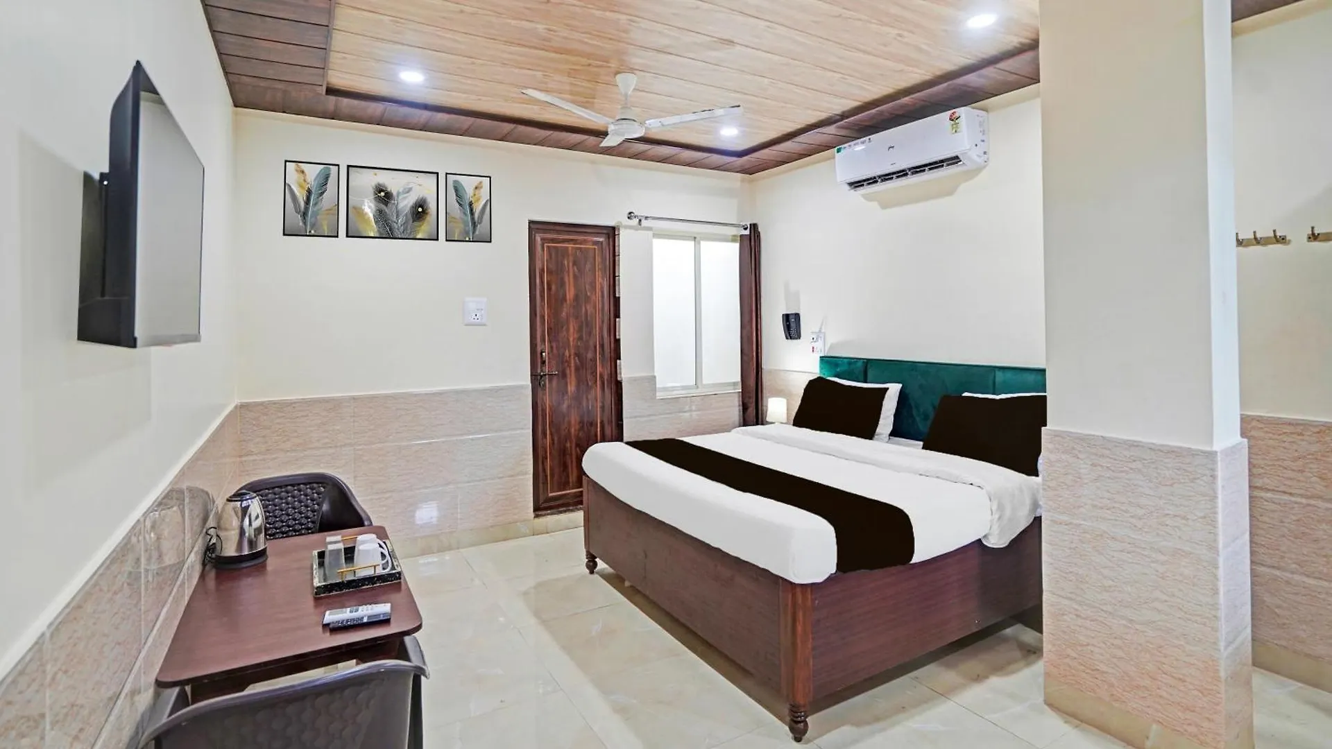 Super Hotel O Varanasi Banaras Junction Formerly Girija Palace
