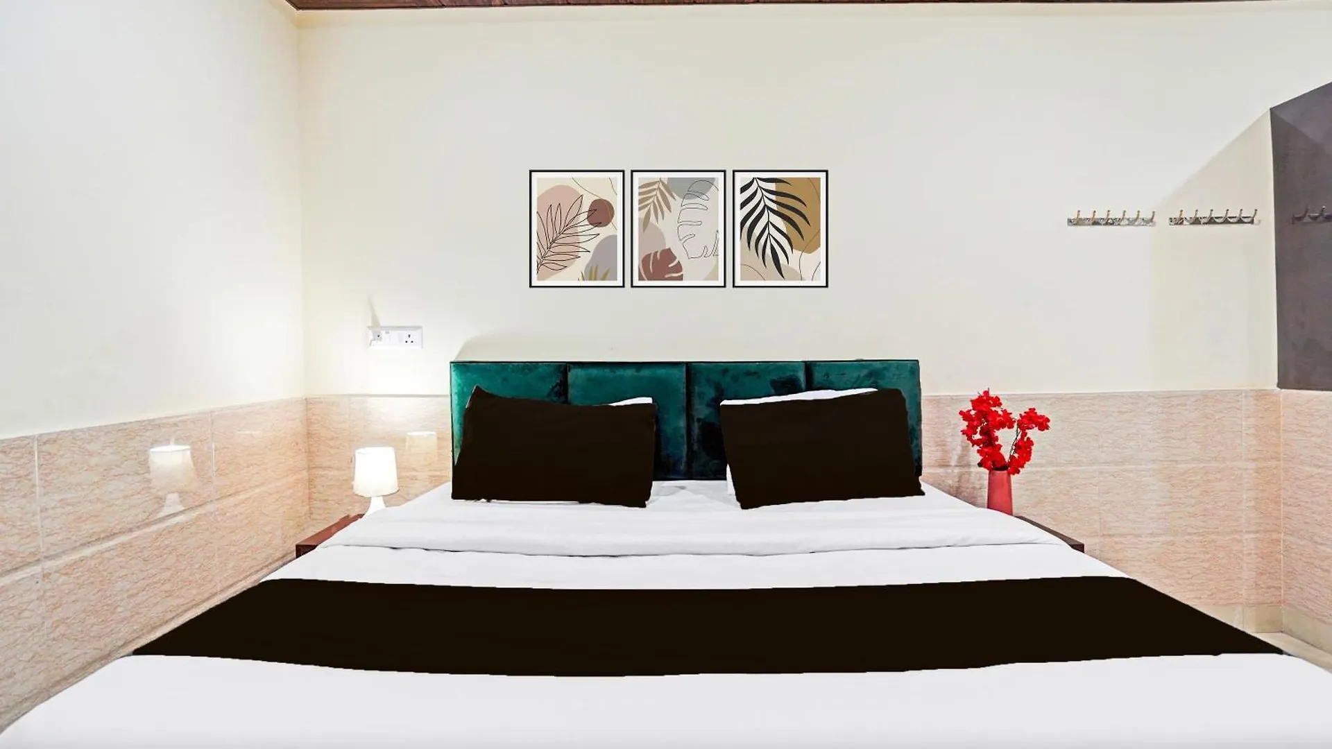 Super Hotel O Varanasi Banaras Junction Formerly Girija Palace