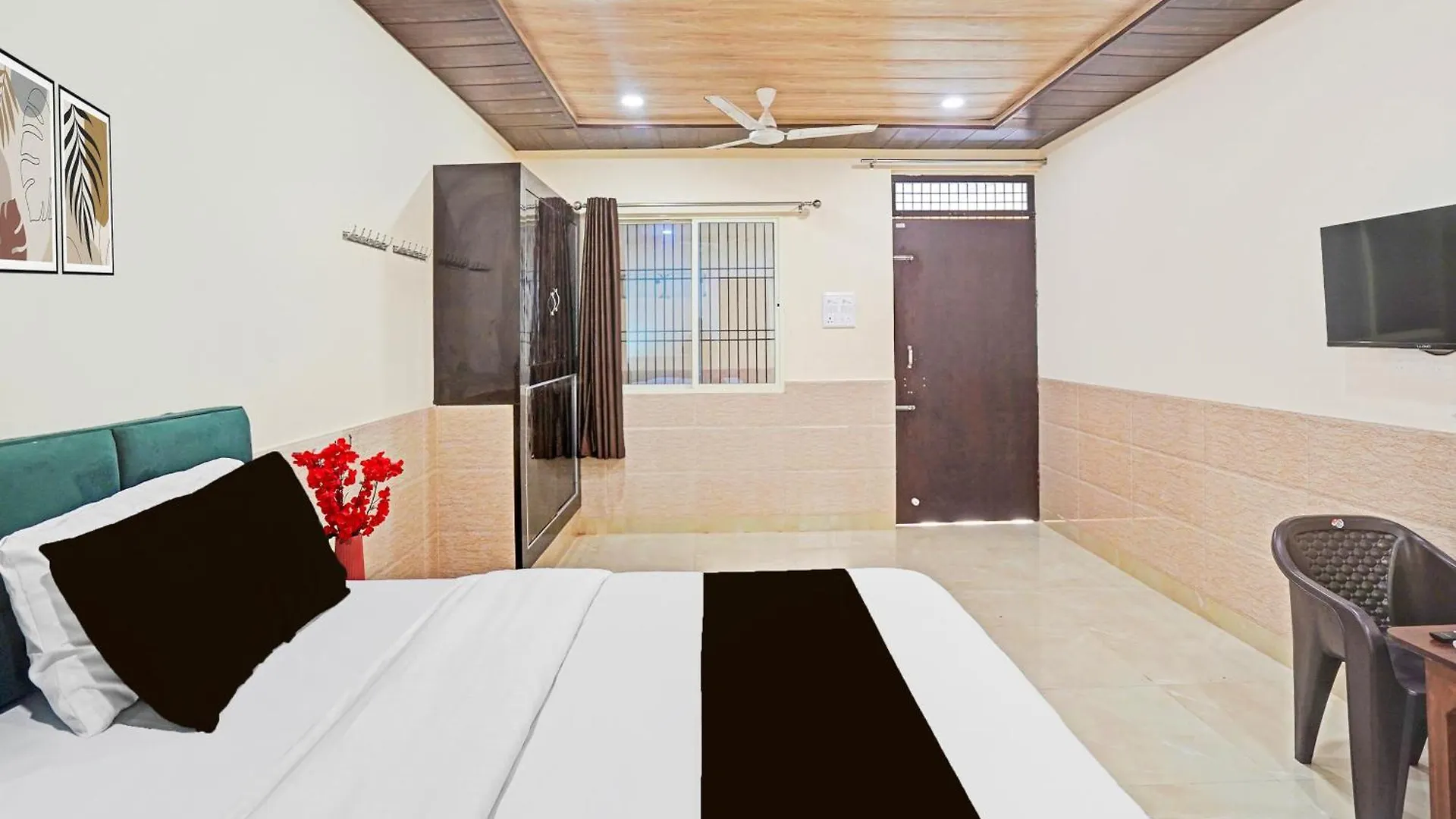 Super Hotel O Varanasi Banaras Junction Formerly Girija Palace 4*,  India