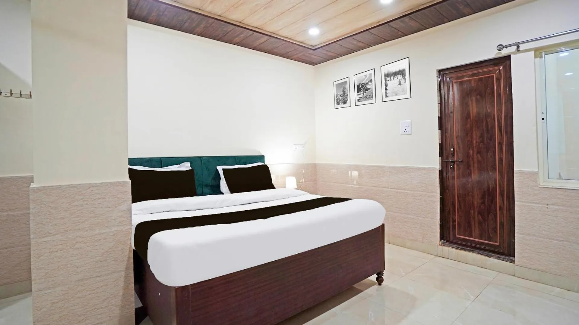Super Hotel O Varanasi Banaras Junction Formerly Girija Palace