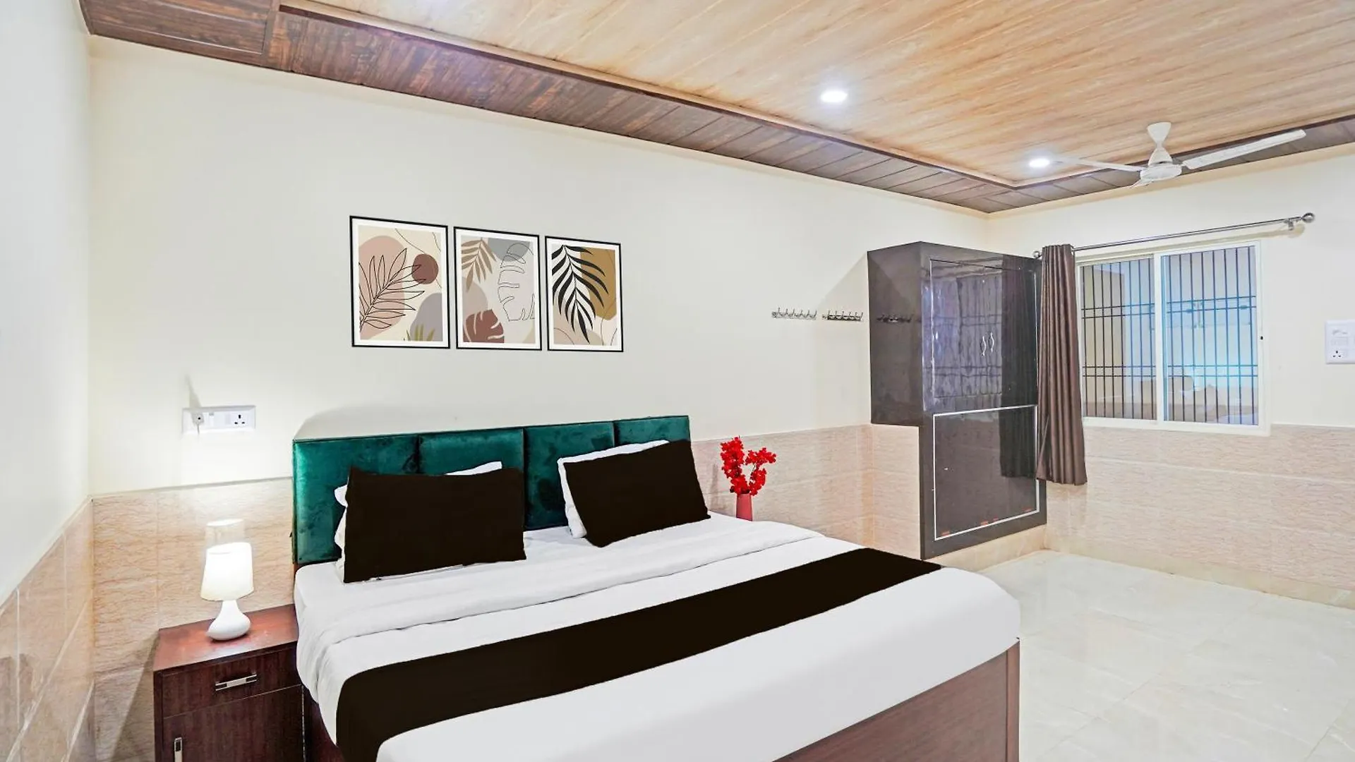 Super Hotel O Varanasi Banaras Junction Formerly Girija Palace India