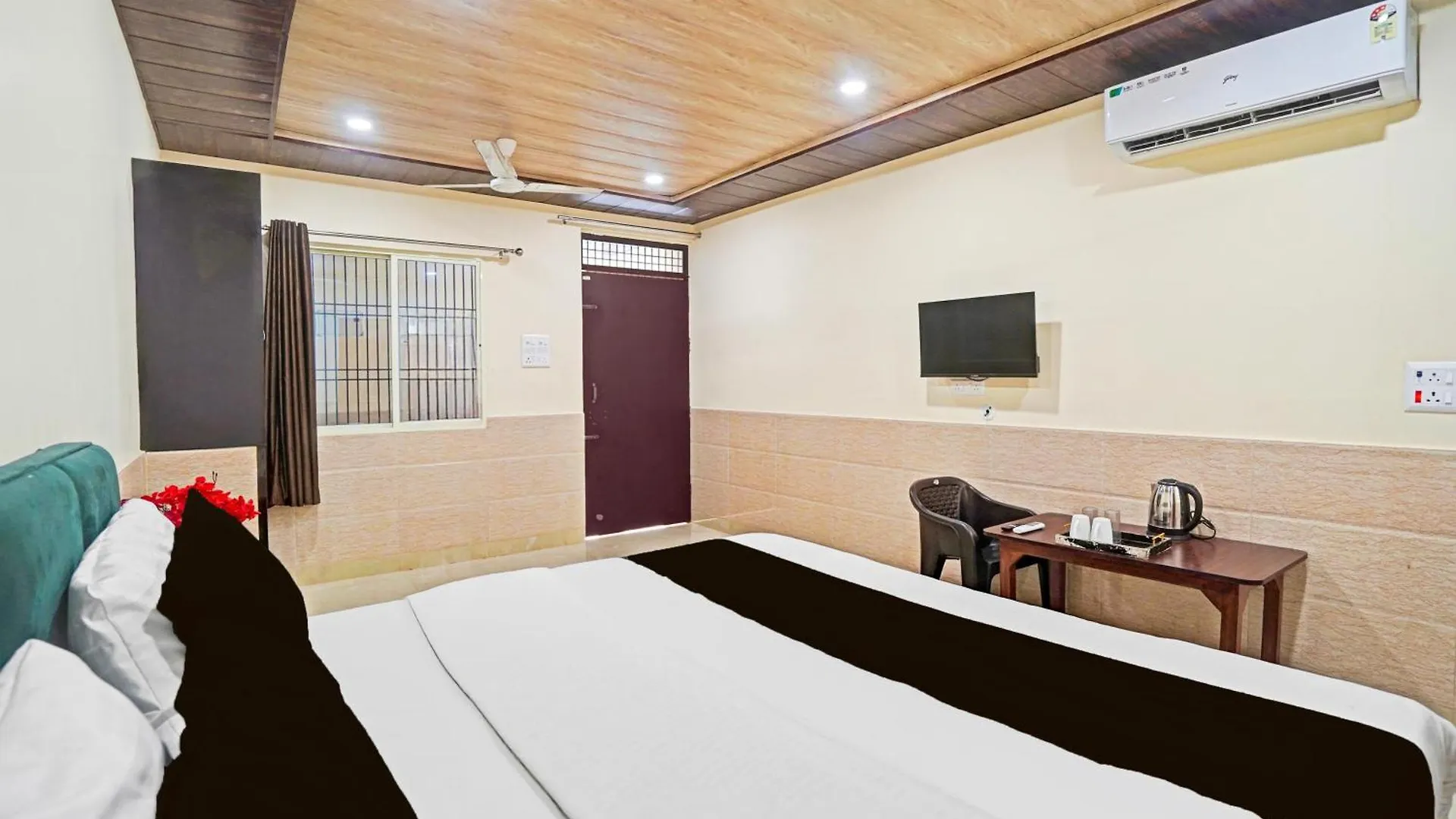Super Hotel O Varanasi Banaras Junction Formerly Girija Palace