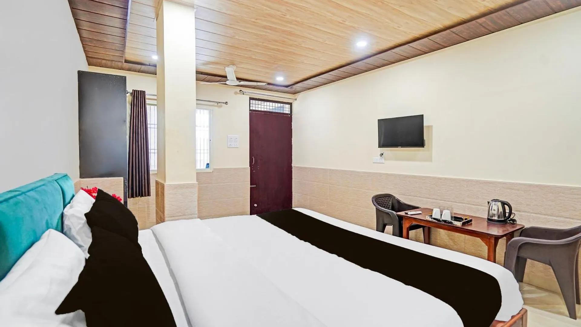 Super Hotel O Varanasi Banaras Junction Formerly Girija Palace